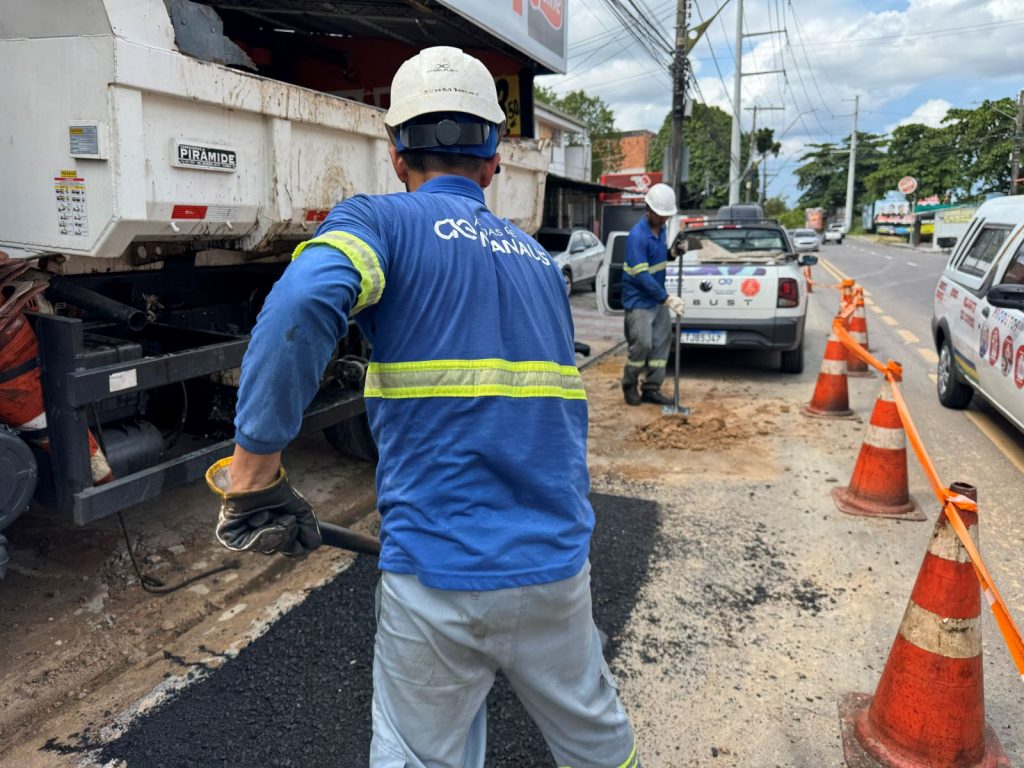 Prefeitura-de-Manaus-fiscaliza-servico-de-concessionaria-de-agua-apos-vazamento-no-bairro-Parque-10-de-Novembro