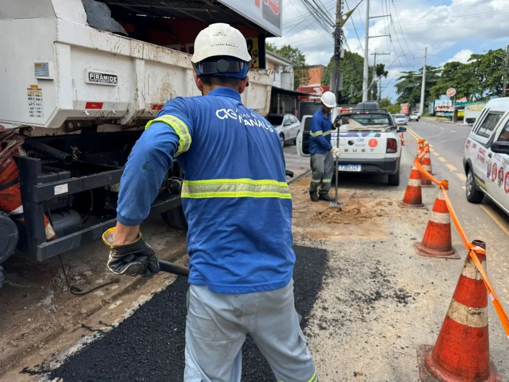 Prefeitura-de-Manaus-fiscaliza-servico-de-concessionaria-de-agua-apos-vazamento-no-bairro-Parque-10-de-Novembro