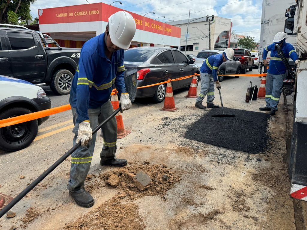 Prefeitura-de-Manaus-fiscaliza-servico-de-concessionaria-de-agua-apos-vazamento-no-bairro-Parque-10-de-Novembro