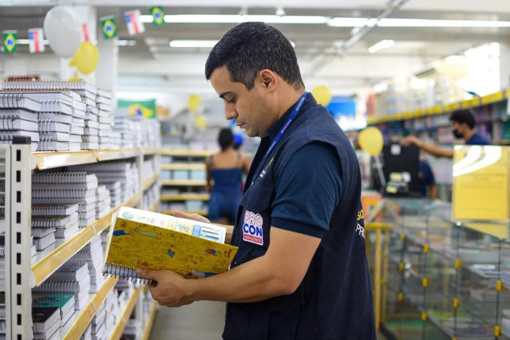 Procon-AM divulga o que escolas não podem cobrar dos pais