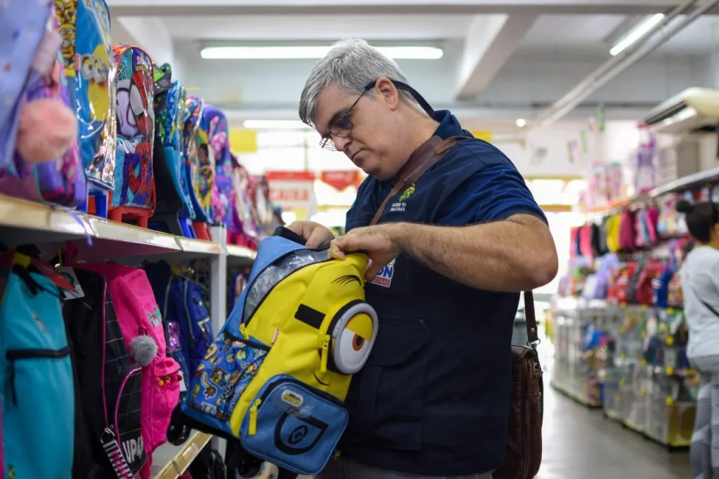 Procon-AM divulga o que escolas não podem cobrar dos pais