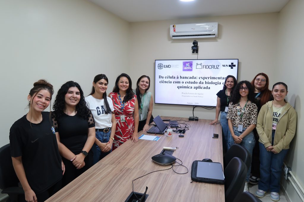 Alunas do Programa Futuras Cientistas 2026 em atividades científicas na Fiocruz Amazônia