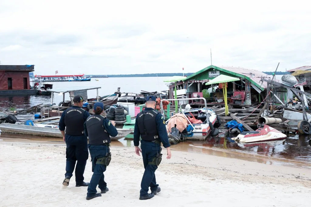Limpeza da Praia da Ponta Negra em Manaus