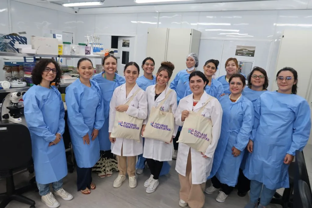 Alunas do Programa Futuras Cientistas 2026 em atividades científicas na Fiocruz Amazônia
