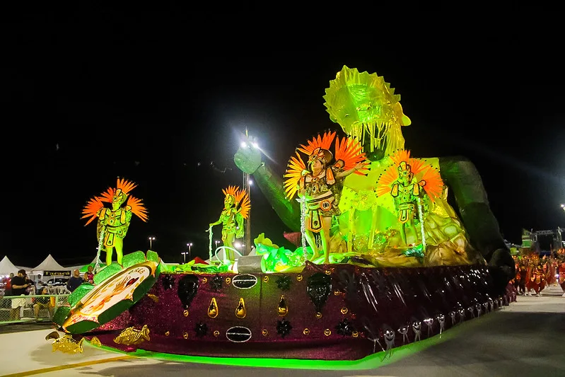 Primeira noite no Sambódromo de Manaus reuniu diversidade cultural, temas sociais e preservação ambiental