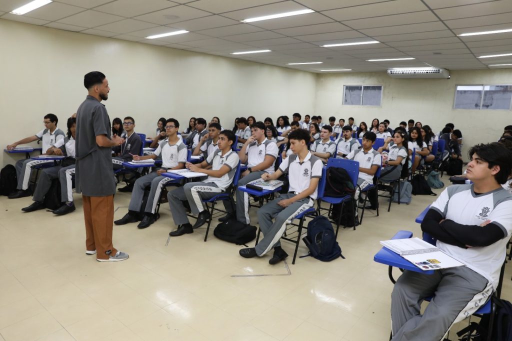 Inicio-das-aulas-no-novo-predio-do-Colegio-Amazonense-Dom-Pedro-II em Manaus