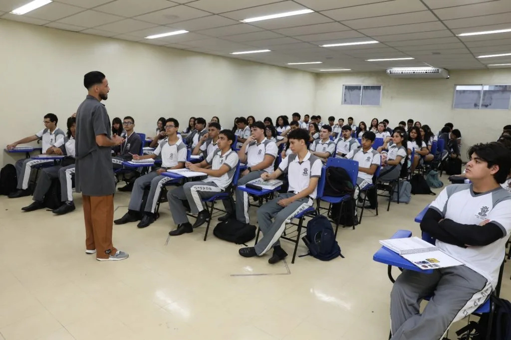 Inicio-das-aulas-no-novo-predio-do-Colegio-Amazonense-Dom-Pedro-II em Manaus
