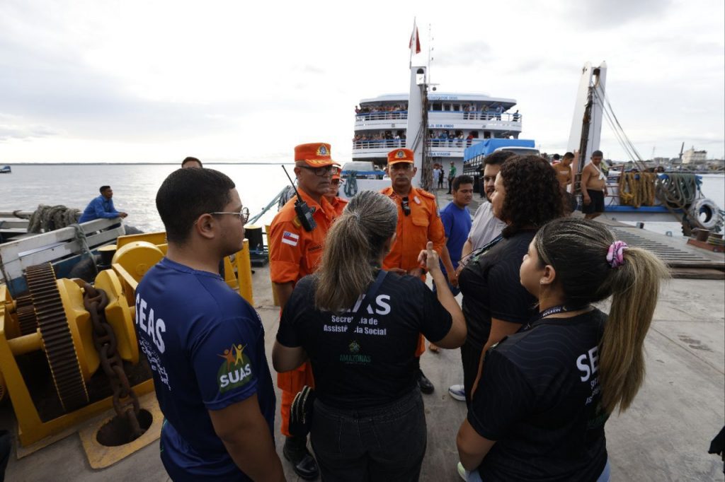 Equipes intensificam buscas e atendimento após naufrágio em Manaus
