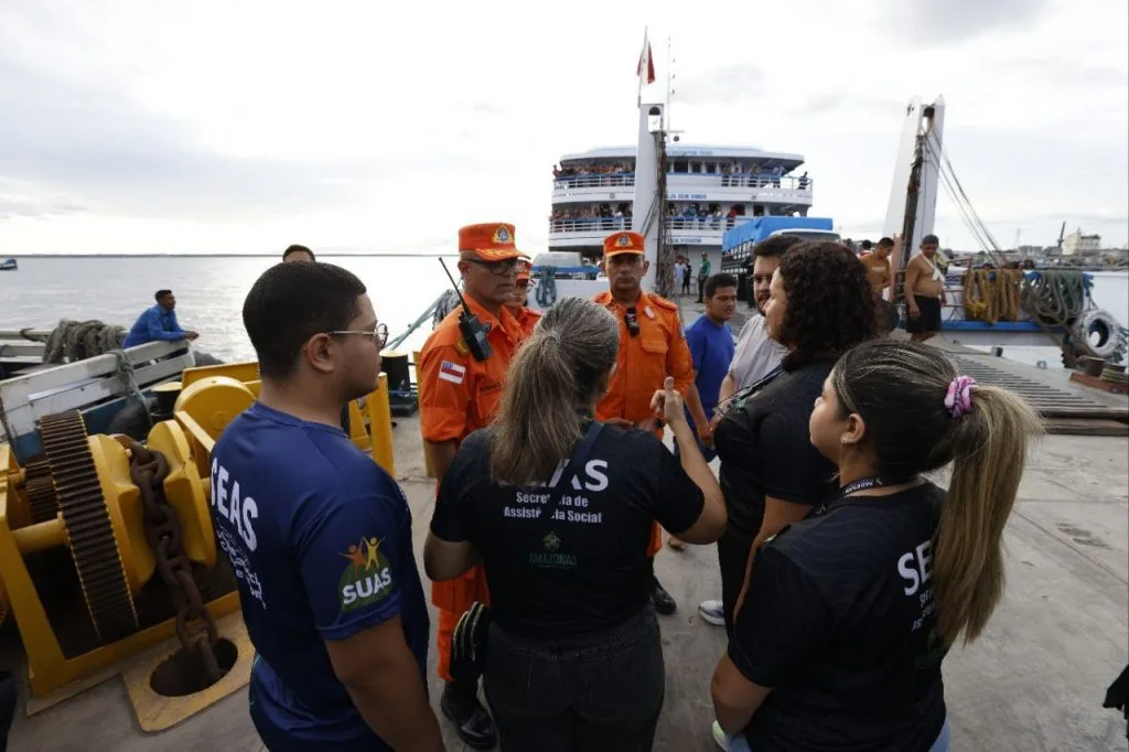 Equipes intensificam buscas e atendimento após naufrágio em Manaus