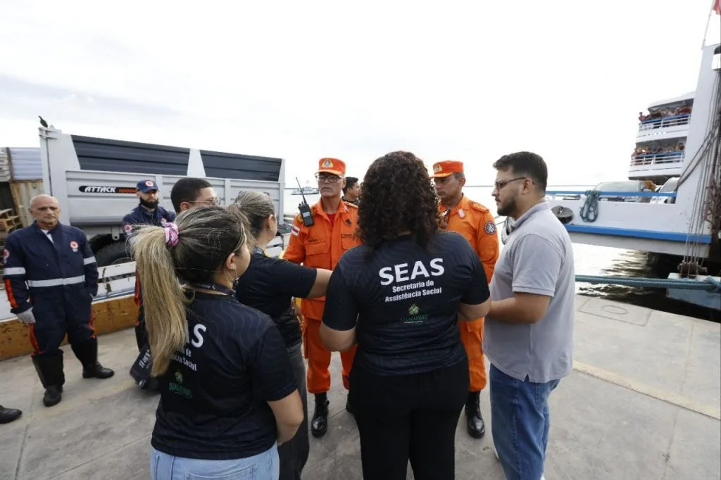 Equipes intensificam buscas e atendimento após naufrágio em Manaus