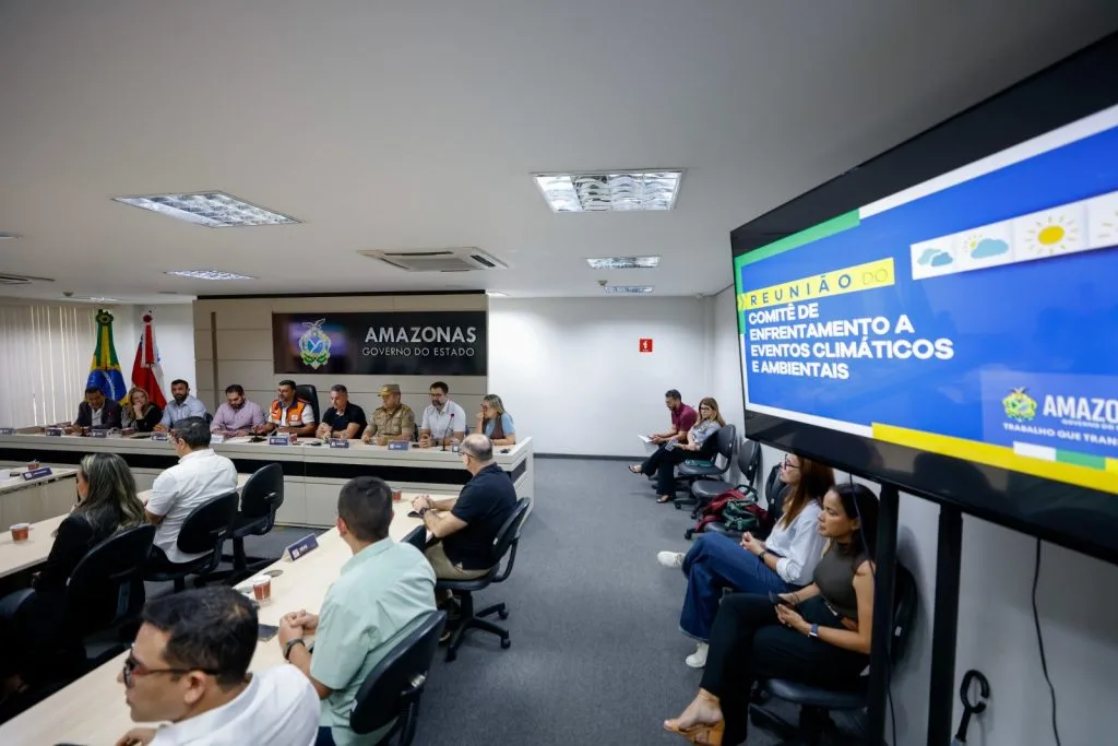 Governo do Amazonas antecipa ações diante da cheia de 2026, com risco para 35 municípios e mais de 690 mil pessoas.