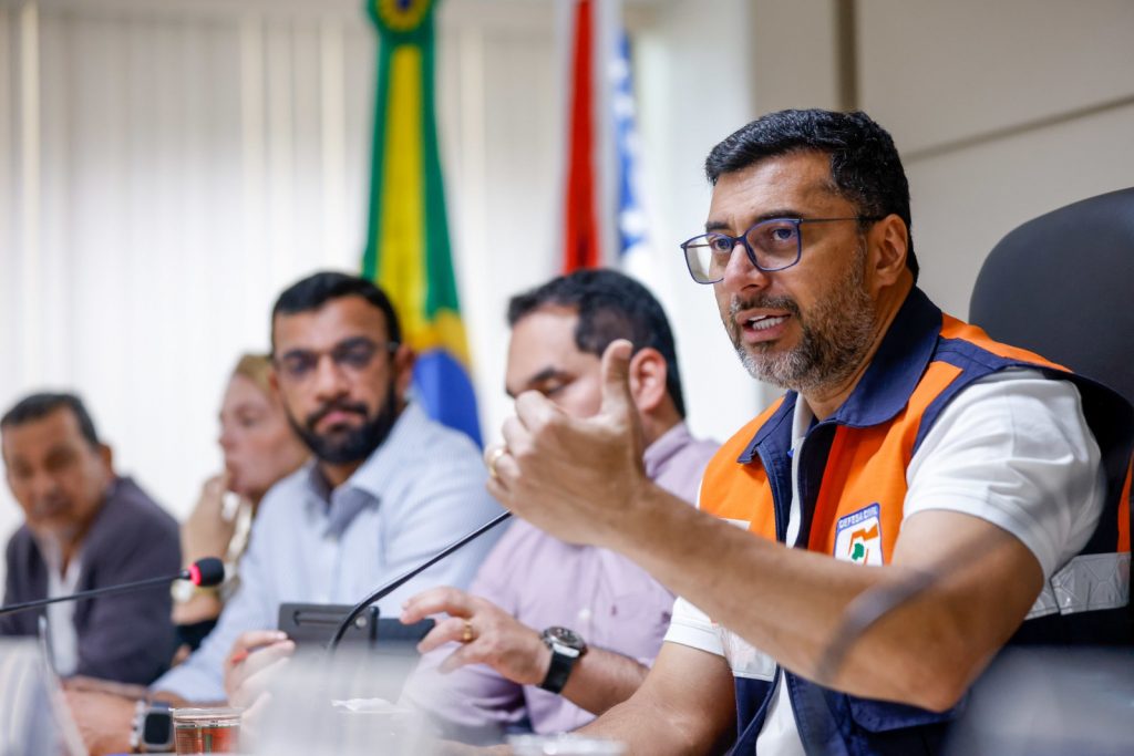 Governo do Amazonas antecipa ações diante da cheia de 2026, com risco para 35 municípios e mais de 690 mil pessoas.