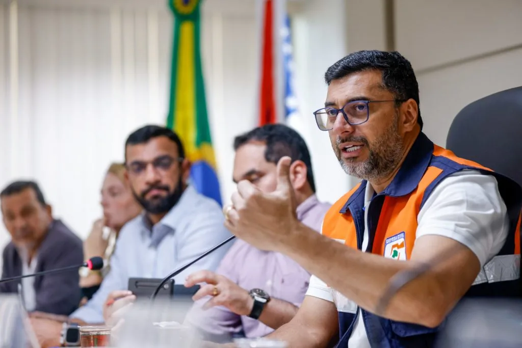 Governo do Amazonas antecipa ações diante da cheia de 2026, com risco para 35 municípios e mais de 690 mil pessoas.