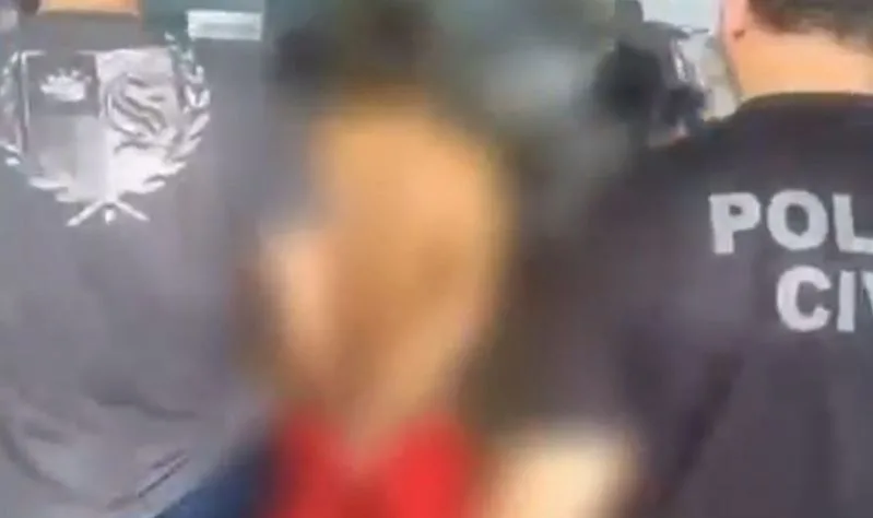 Motorista é abordado pelo Detran-AM com arma, documentos falsos e dinheiro em Manaus