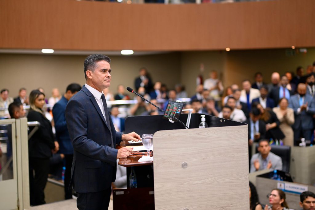 David Almeida renuncia à Prefeitura de Manaus e assume pré-candidatura ao Governo do AM