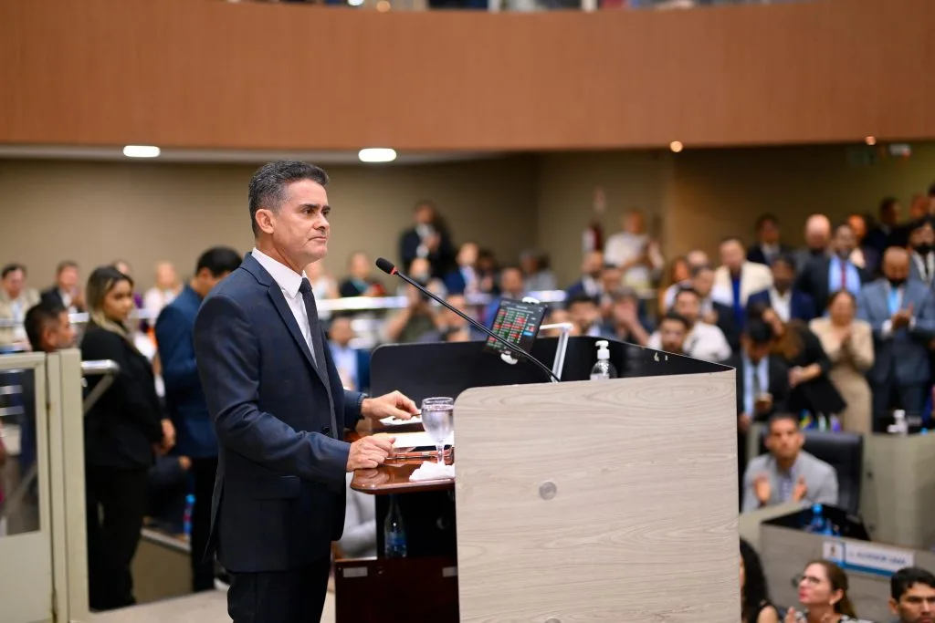David Almeida renuncia à Prefeitura de Manaus e assume pré-candidatura ao Governo do AM