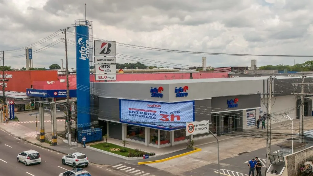 oja da Info Store em Manaus oferece equipamentos e computadores de alto desempenho voltados ao público gamer e ao mercado de tecnologia.