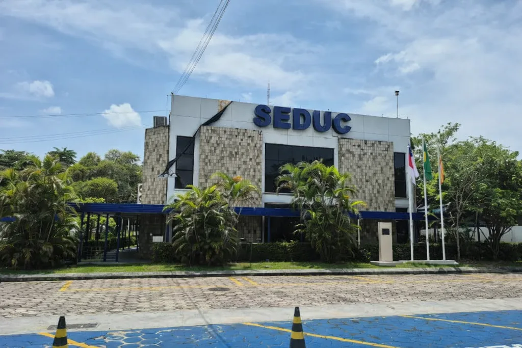 TCE-AM admite representação contra contrato de R$ 1,3 bilhão da Seduc firmado sem licitação