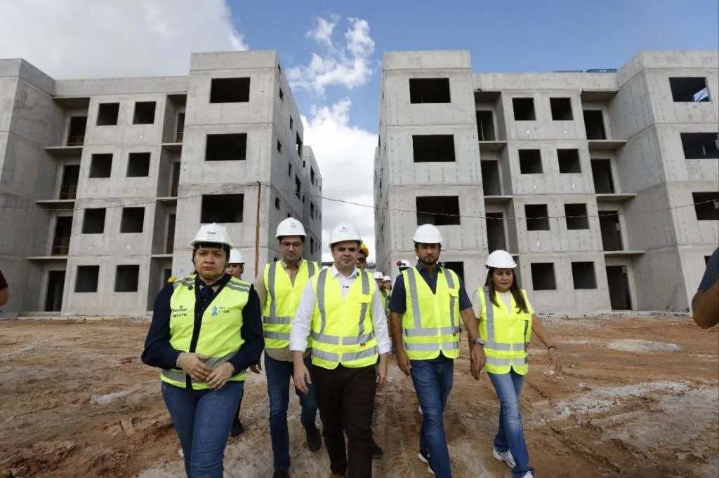 Comitiva do Governo do Amazonas visita obras do Residencial Tarumã, empreendimento do Amazonas Meu Lar e Minha Casa Minha Vida