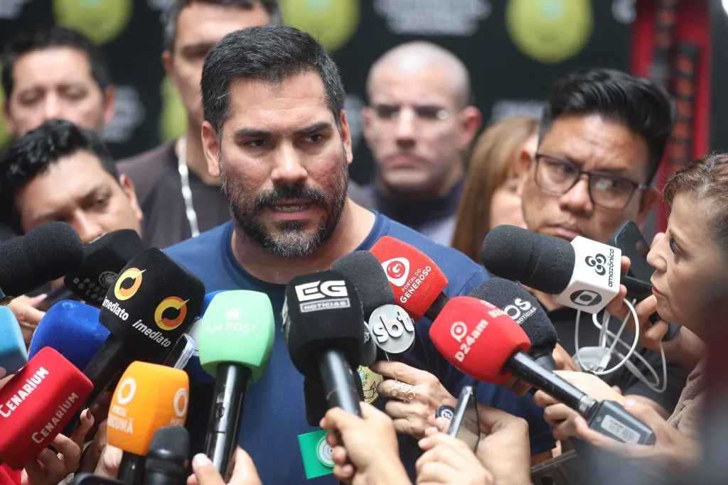 Delegado Fernando Bezerra explica Operação contra agiotagem Covil do Mamon em Manaus ( Foto: Arthur Castro)