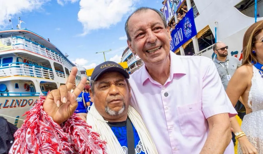 Senador Omar Aziz visita Porto de Manaus, que deve passar por obras com verba do Governo Federal