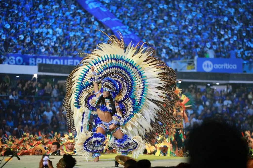 Festival-de-Parintins-2026-Boi-Caprichoso-encerra-apresentacoes-destacando-cultura-memoria-e-tradicoes-da-Regiao-Norte-