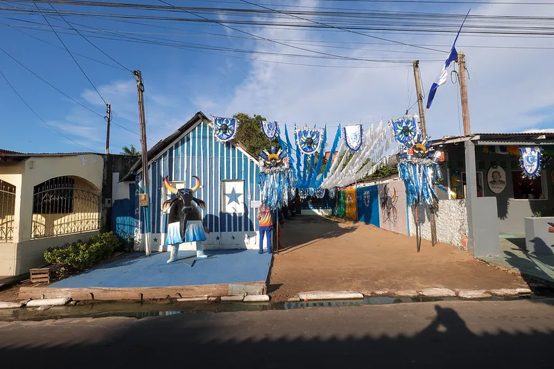 Festival-de-Parintins-2026_Com-casas-decoradas-familias-mantem-tradicao-para-receber-Boi-de-Rua-neste-sabado