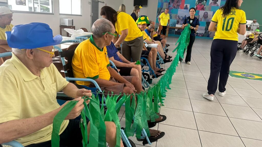 Prefeitura-de-Manaus-promove-atividade-tematica-da-Copa-do-Mundo-para-estimular-memoria-interacao-e-autonomia-de-idosos-da-FDT.