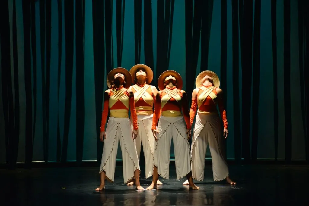 Bailarinas do espetáculo Eu Danço no Teatro La Salle