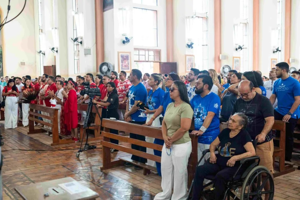 Festival de Parintins 2026: Missa tradicional reúne Caprichoso e Garantido em momento de união