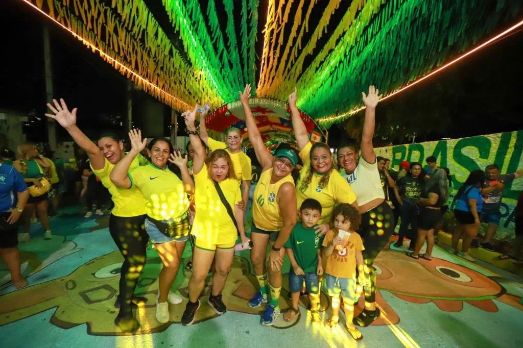 Moradores prestigiam rua da Copa em Manaus
