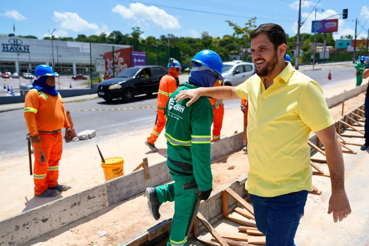 Obras no canteiro central da avenida Margarita avançam com nova estrutura e paisagismo
