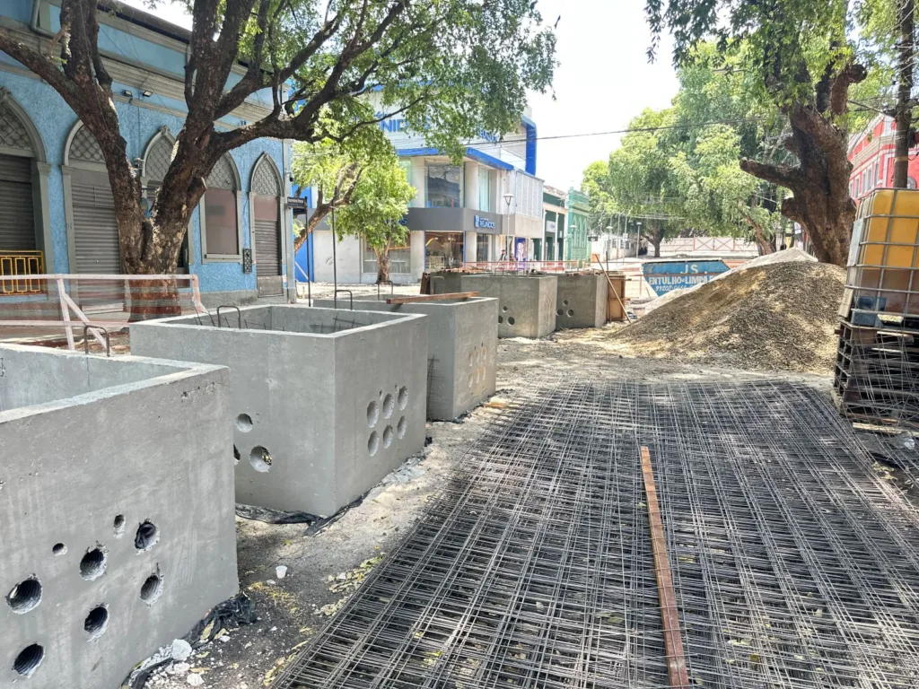 Obras da futura Rua Gastronômica avançam na rua Ferreira Pena, no Centro Histórico de Manaus. (Foto: Jhuly Lima/Implurb)