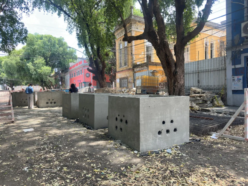 Obras da futura Rua Gastronômica avançam na rua Ferreira Pena, no Centro Histórico de Manaus. (Foto: Jhuly Lima/Implurb)