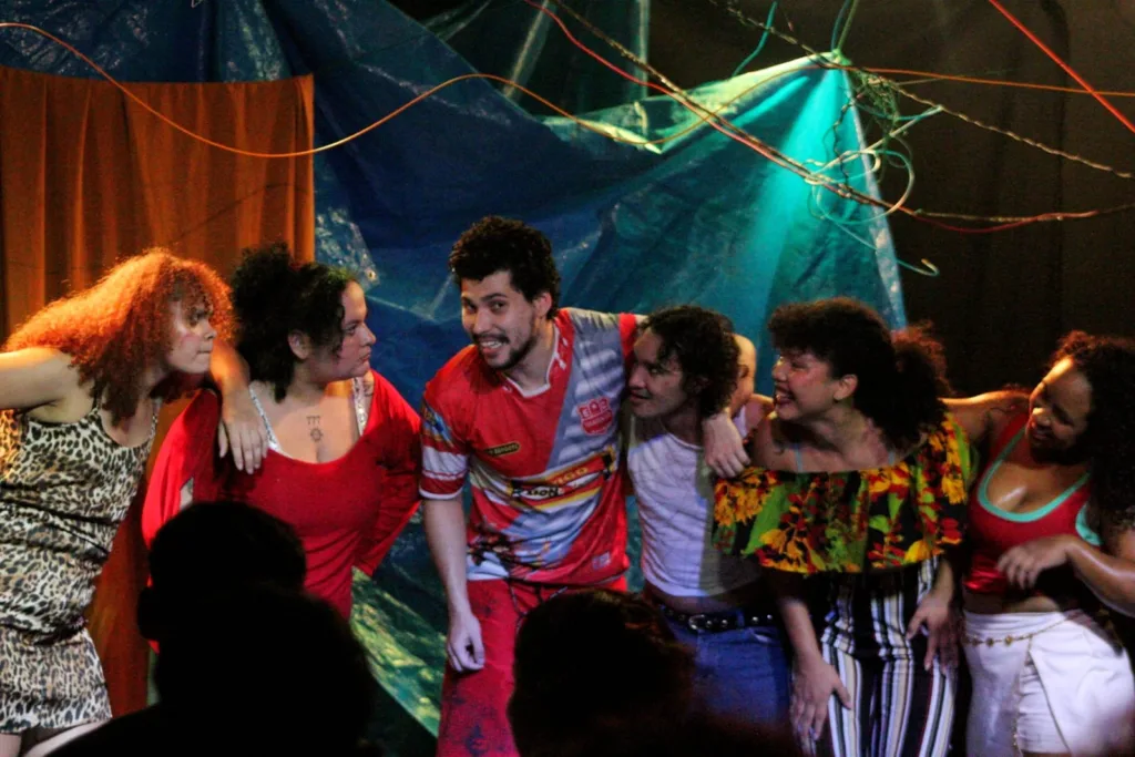 Com entrada gratuita, montagem do NITAP será apresentada no Teatro da Instalação, às 20h, com histórias inspiradas nas periferias de Manaus e Macapá