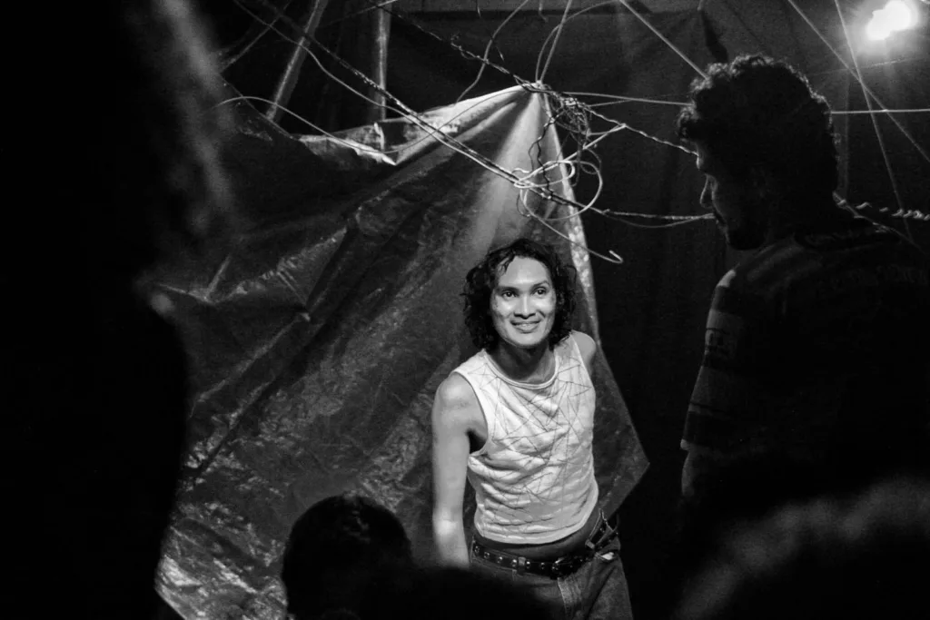 Com entrada gratuita, montagem do NITAP será apresentada no Teatro da Instalação, às 20h, com histórias inspiradas nas periferias de Manaus e Macapá